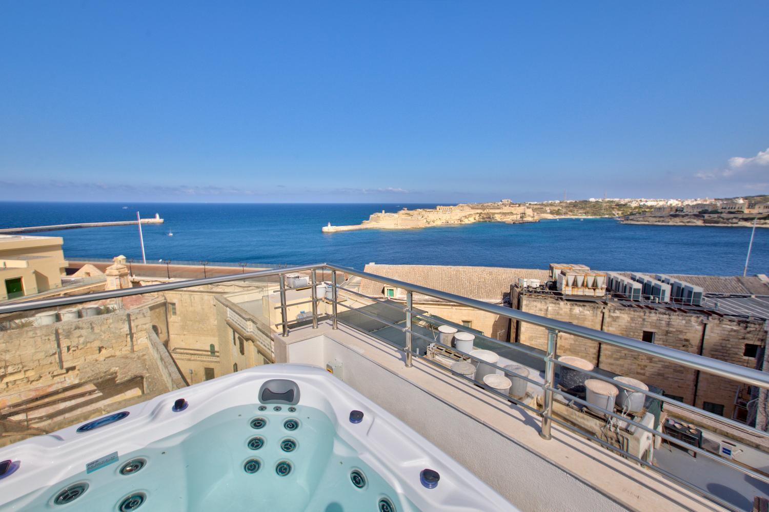 Valletta Luxury 4-Bedroom Duplex With Stunning Sea Views Private Terrace And Jacuzzi Екстериор снимка